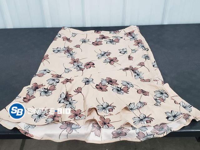 Lot 58-73625 - Banana Republic Women's Floral Skirt - Size 12 - New