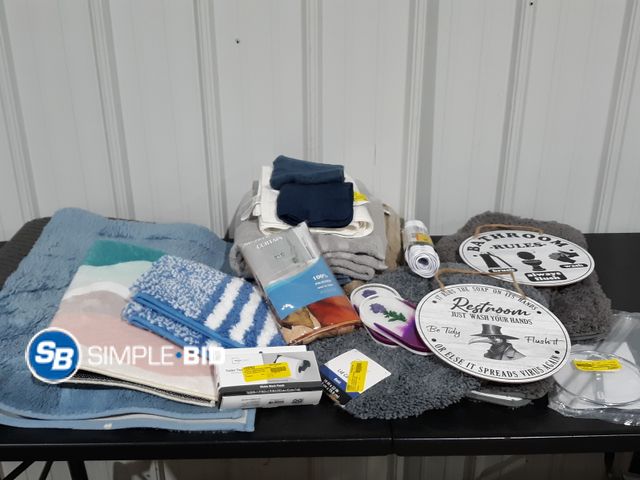 Lot 58-29376 - Lot of BATH accessories including Hand towels, Wash Cloths, Rugs, and much more - unused