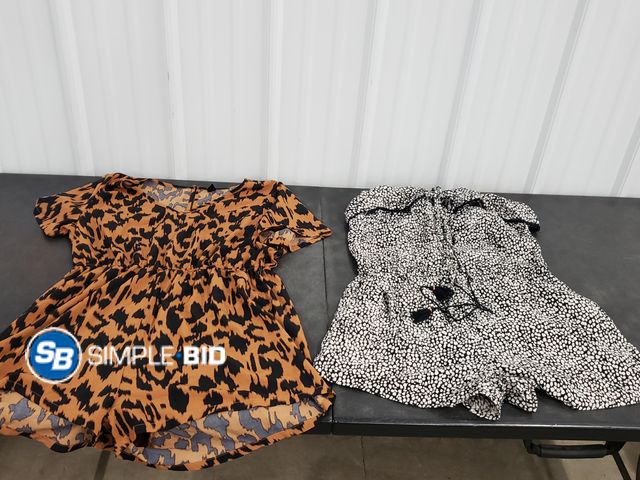 Lot 58-77604 - Lot of (2) Womens Rompers  Size L