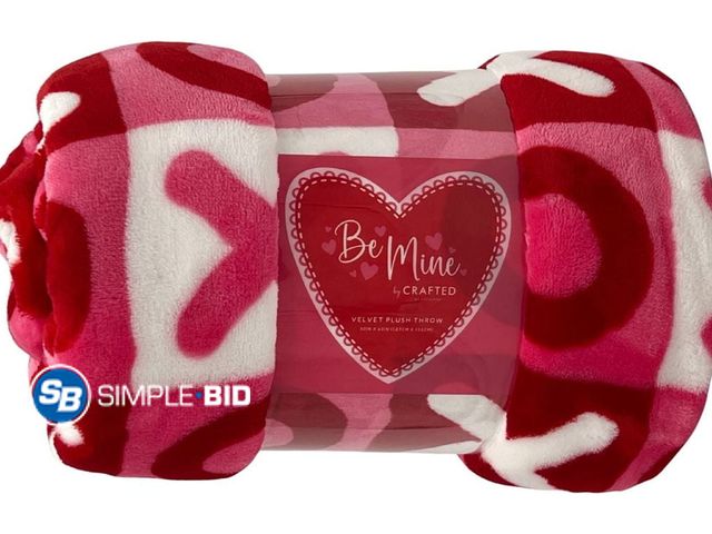 Lot 58-61147 - New BE MINE!  XOXO Checkerboard Plush Throw Blanket - 50" x 60"