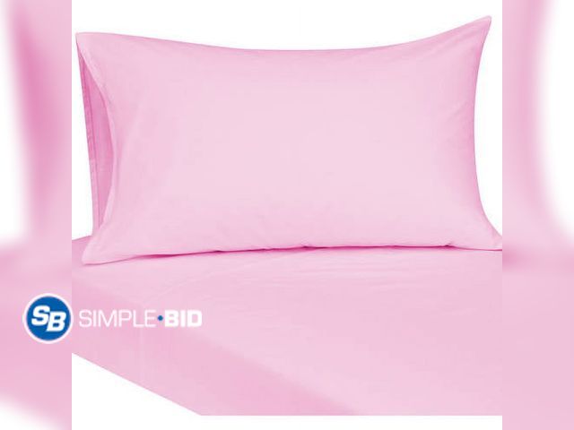 Lot 58-40255 - New Garanimals Toddler Sheet Set with Matching Pillowcase