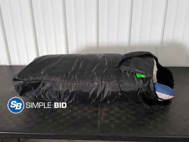 Lot 58-75642 - Twin Size Bed Cover
