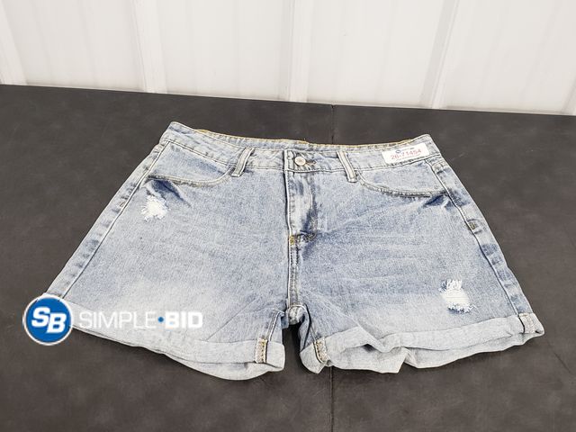 Lot 58-71454 - New Women's Jean Shorts - SIZE M