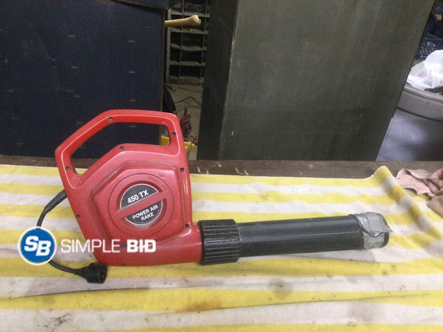 Lot 58-37956 - Toro corded 450TX power air rake 
works