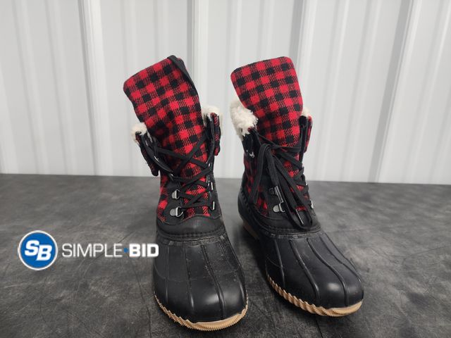 Lot 58-56894 - Women's Maurices Winter boots - SIZE 9 - used but in good condition