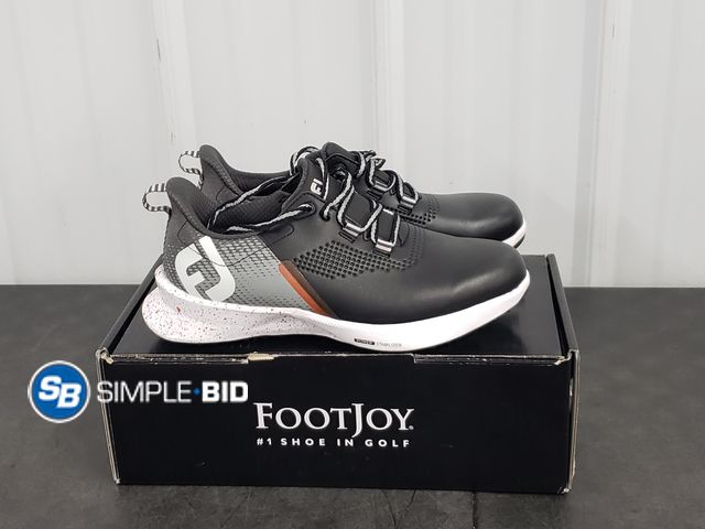 Lot 58-67913 - Pair of Men's Footjoy Golf Shoes - Size 8.5 Wide - Appears Unused