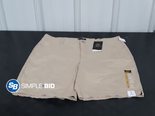 Lot 58-28733 - Lee Legendary Style Bermuda Mid Rise Shorts - Size 16
