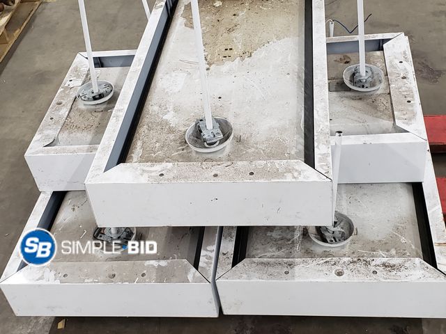 Lot 58-30452 - Lot of (4) Floresent Lights