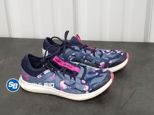 Lot 58-75654 - Under Armour Youth Girl Shoes - Size 4Y - Light Use