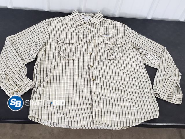 Lot 58-77408 - Men's Gander Mountain Guide Series Button Down Shirt - SIZE L - lightly used - in good condition