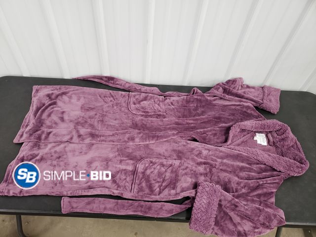 Lot 58-40522 - Women's Carole Hochman Robe - SIZE L - light use - in good condition