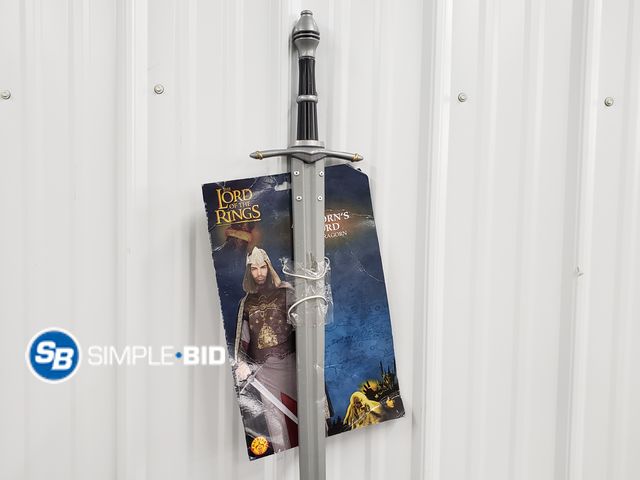 Lot 58-57015 - Lord of the Rings Aragorn's Sword