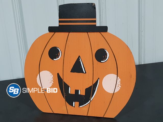 Lot 58-27722 - New Decorative Hyde and EEk Pumpkin decor