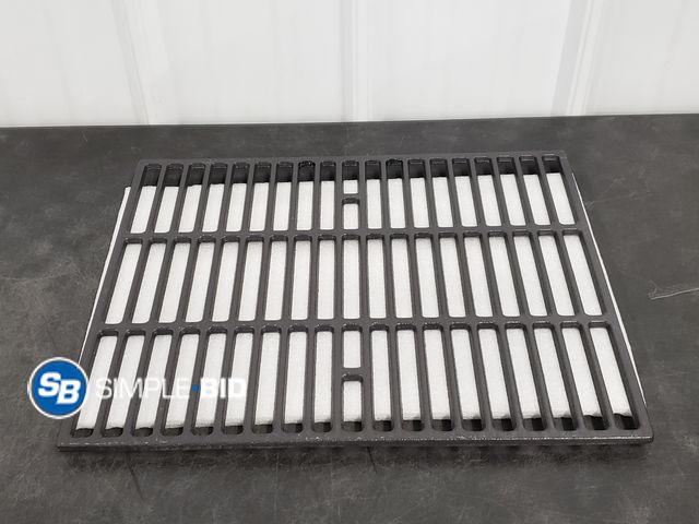 Lot 58-67652 - SafbBcue Grill Grate for Blackstone 1819 Griddle &amp; Charcoal Combo - Cast Iron Replacement Grate