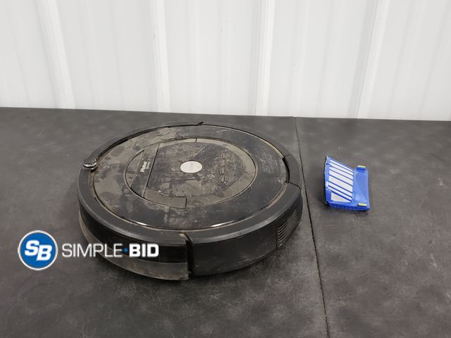 Lot 58-74158 - iRobot Roomba - Used - Unable to Test no Charger