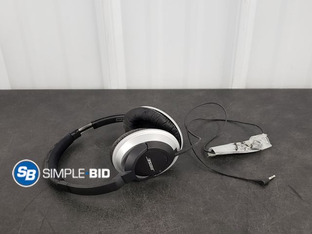 Lot 58-58379 - Bose Wired Headphones