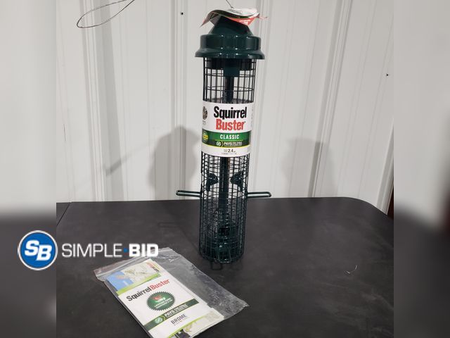 Lot 58-27250 - Squirel Buster Classsic Bird Feeder