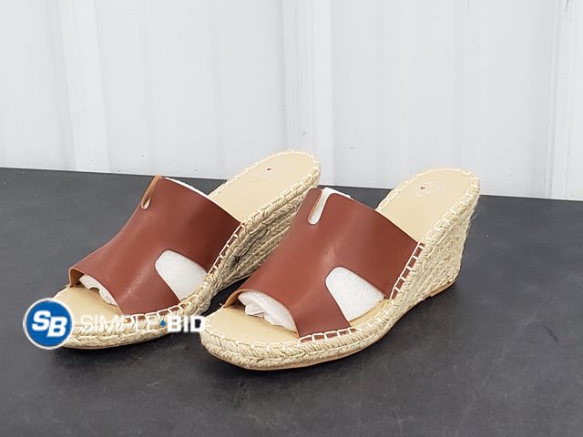 Lot 58-66071 - D Women's Open Heel Fashion Sandals , Brown Size 8.5