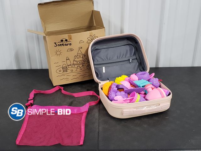 Lot 58-36613 - 3 Otters Beach Pails and Sand Toys in a Travel Beach Tote - Appears Unused