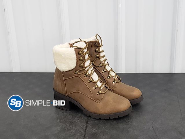 Lot 58-74430 - Women's Mid Size Boots - SIZE 9 - appears unworn