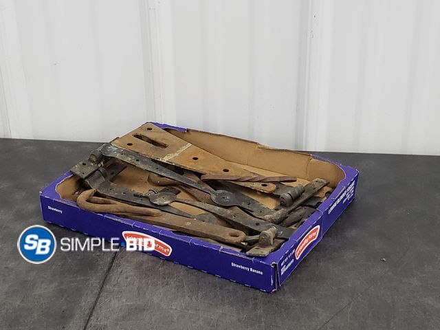 Lot 58-83532 - Hinges and Latching Set