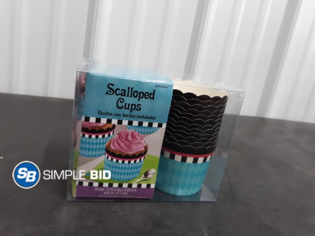 Lot 58-36633 - Scalloped Cups - 24 Pack - New