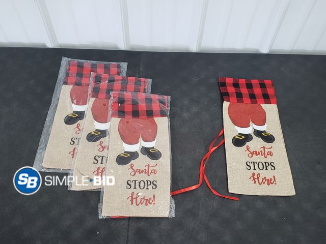 Lot 58-64568 - Lot of (4) New SANTA Stops Here Burlap Wine Gift Bags -- super Cute!