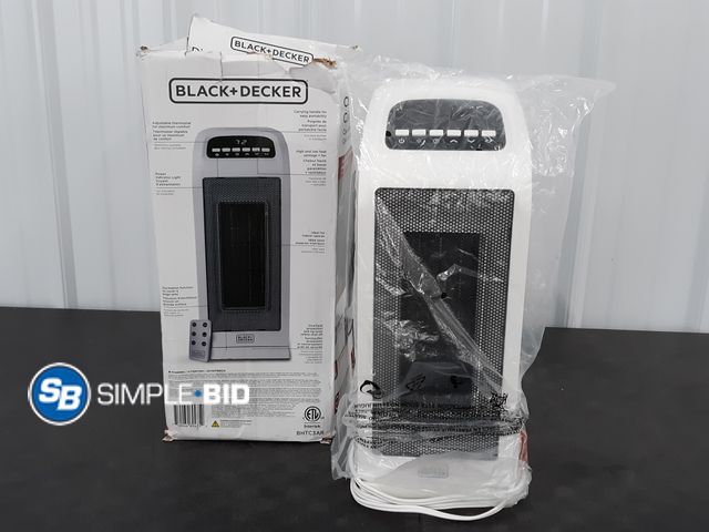 Lot 58-33191 - Black+Decker Digital Ceramic Tower Heater - appears unused