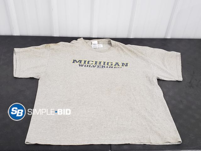 Lot 58-69420 - Michigan Wolverines T Shirt - Size XL - Used