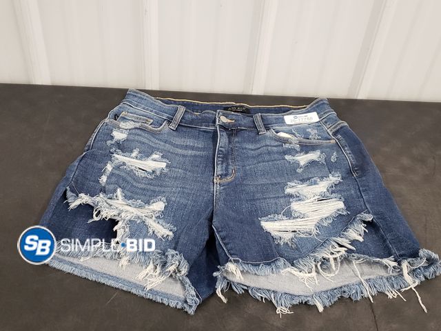 Lot 58-77788 - Women's Judy Blue Jean Shorts (distressed on purpose) - SIZE 1XL - in good condition - lightly worn