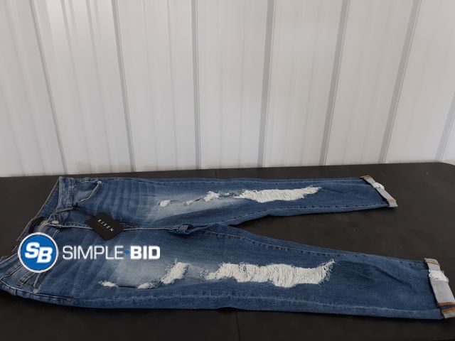 Lot 58-54501 - New Women's RISEN 2XL distressed Crop Jeans