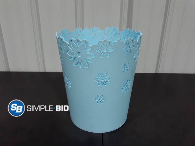 Lot 58-29215 - Plastic Floral Trash Bin