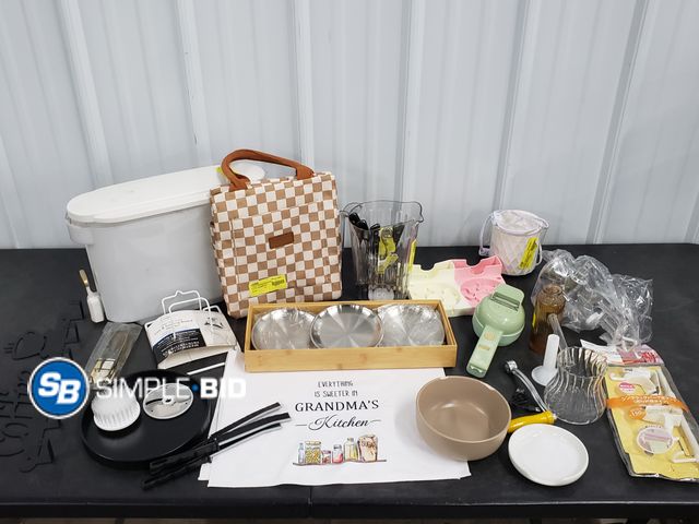 Lot 58-58914 - Lot of Household - KITCHEN accessories including silverware, vases, and much more - appears unused