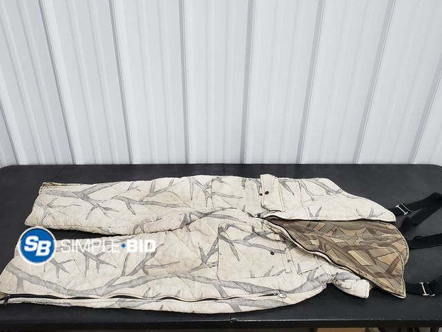 Lot 58-74871 - Men's skyline Camo Work overalls - Reversible Camo - SIZE L/XL - used but in good condition