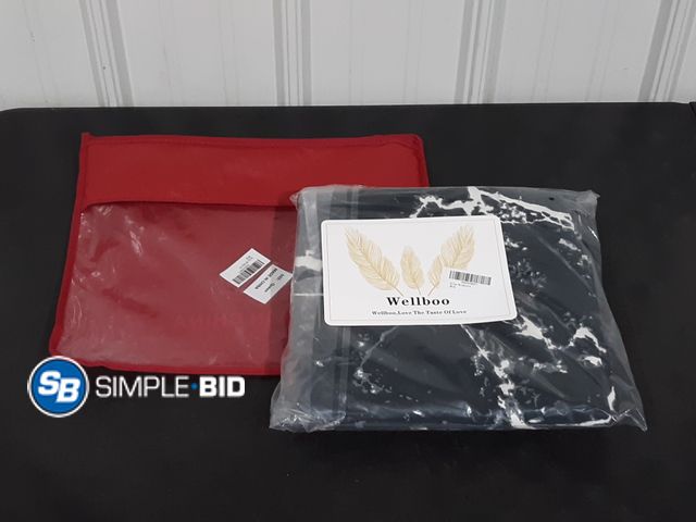 Lot 58-17871 - New Marble Look Queen Duvet Cover