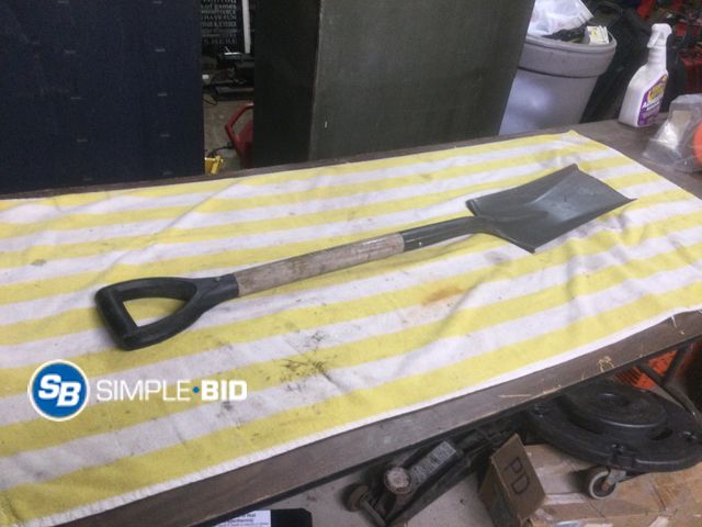 Lot 58-37954 - Straight Edge Shovel with a D Handle