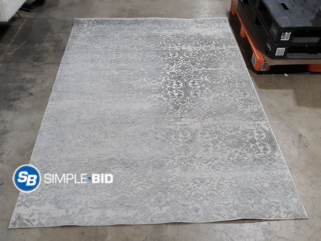 Lot 58-35225 - Light Grey Decorative Rug - 5ft3" x 7ft7"