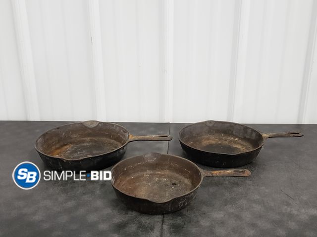 Lot 58-67608 - Lot of (3) Griswold Cast Iron Skillets - used - in good condition