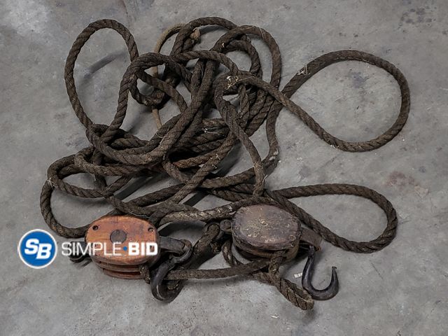 Lot 58-59111 - Vintage Comealong