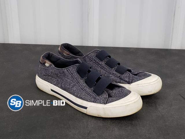 Lot 58-56562 - Women's American Eagle slip ons American Eagle size 7.5 - light use - in good condition