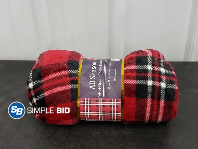 Lot 58-54073 - New All Season TWIN size Velvet Touch Throw Blanket 50" x 60"