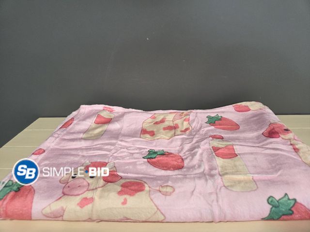 Lot 58-57846 - New Plush COW Throw Blanket - 40" x 50"