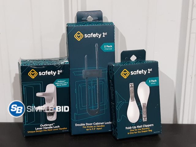 Lot 58-33034 - Lot of (3) Safety 1st items -- Fold up Nail clippers (2 pack) -- Outsmart Lever handle lock -- Doubl...