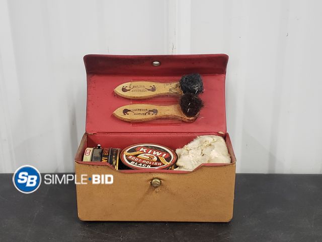 Lot 58-73600 - Kiwi Shoe Shine Compact