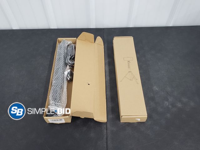 Lot 58-41331 - Lot of (2) New Selfie Sticks