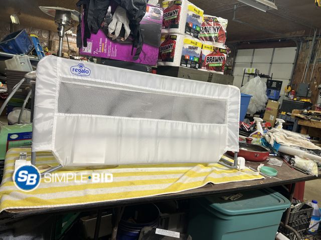 Lot 58-60693 - Regalo bed rail Regalo swing down bed rail
adjustable to fit bed size