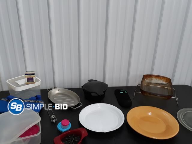 Lot 58-77105 - Lot of Kitchen Items, Pampered Chef, Storage Containers and More!!