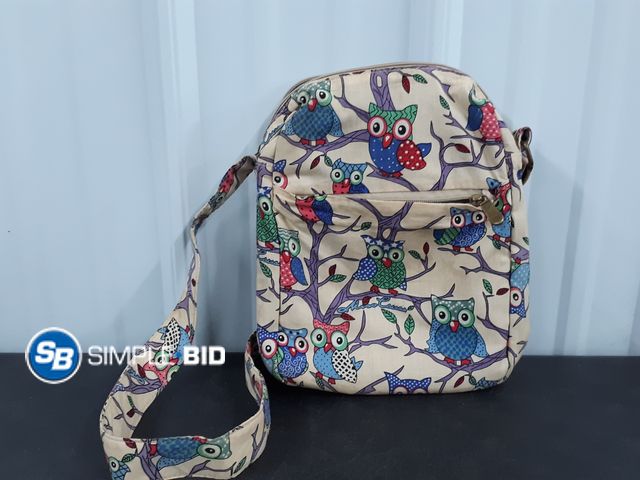 Lot 58-38092 - Owl Print Hand Bag