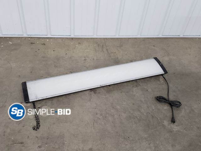 Lot 58-36046 - Hanging Shop Light 4ft