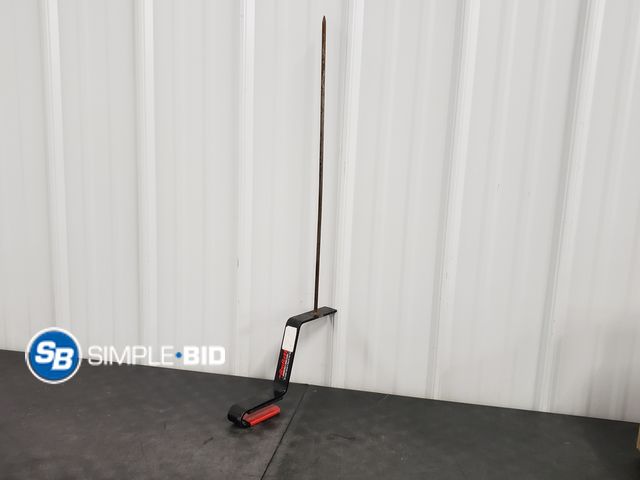 Lot 58-52686 - Bow Buddy - Archers Bow &amp; Arrows Stand